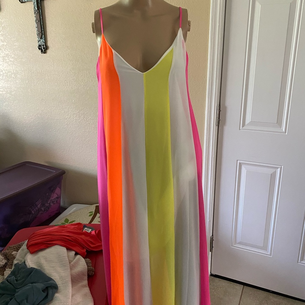NWT cute long dress. Beautiful colors.